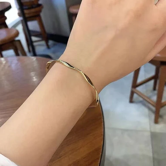 Gold Twisted Cuff