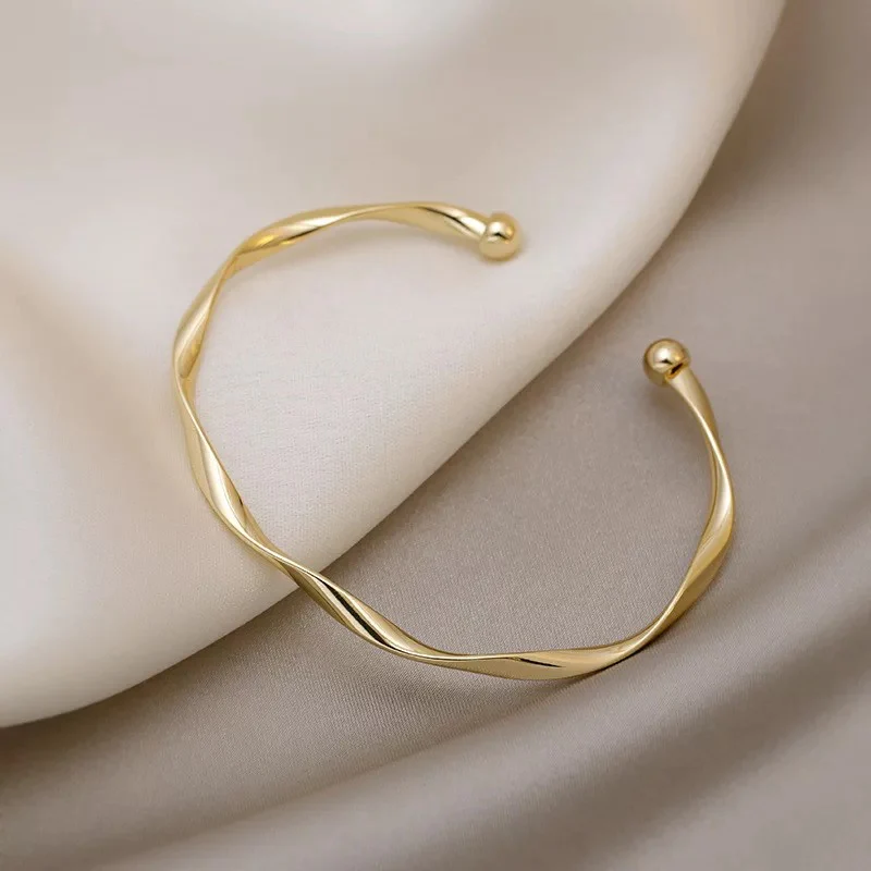 Gold Twisted Cuff